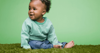 Quando os bebês começam a sentar: desenvolvimento físico e dicas práticas