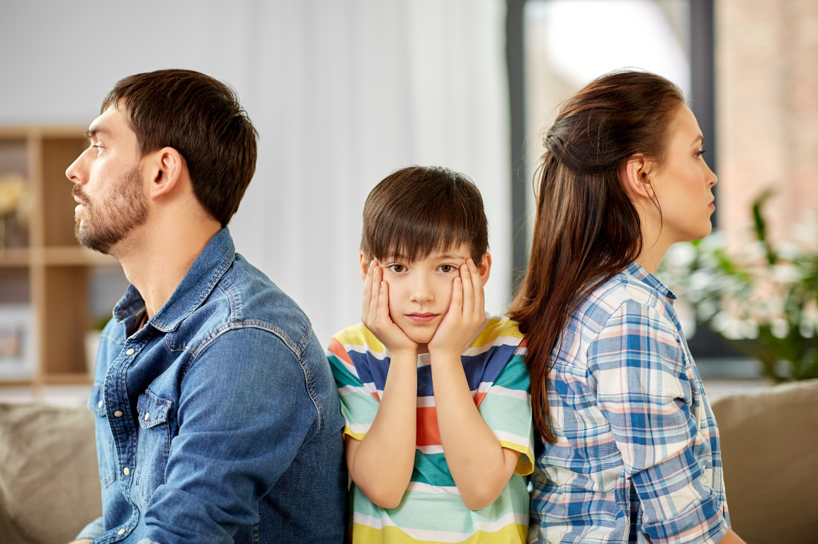 Desentendimento Familiar: Padrasto Quer Limitar Tempo de Banho do Adolescente, mas Mãe Defende o Filho!