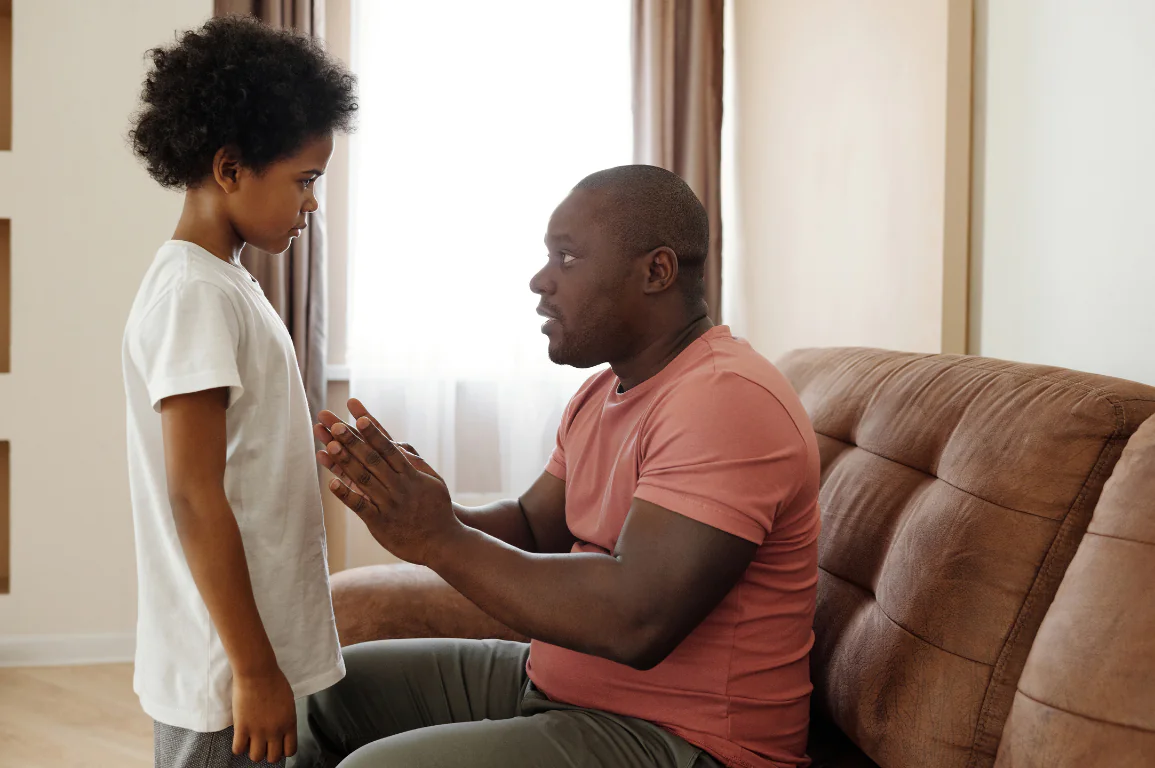 Como a Ordem de Nascimento, a Adolescência e o Comportamento Infantil Influenciam a Criação de Filhos